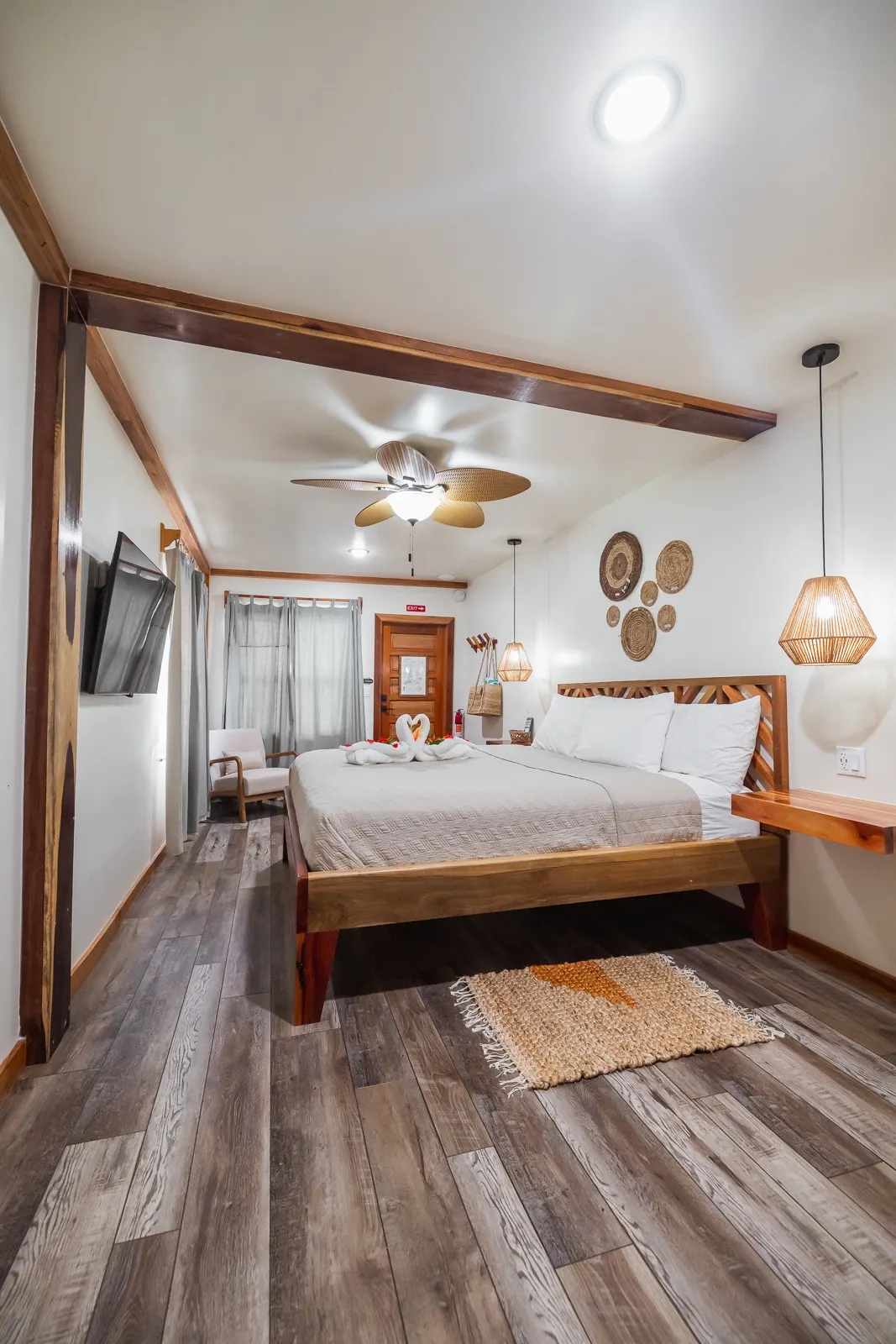 King bed in a Poolside room at Ocean Tide